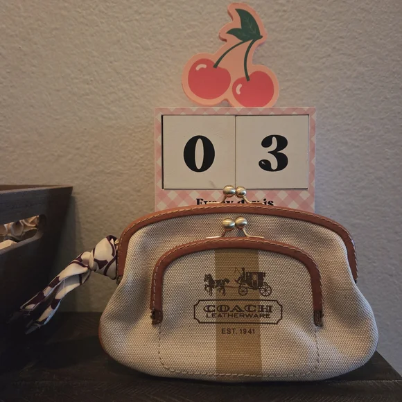 Coach Beige and Brown Leatherware Wallet - Picture 5 of 8